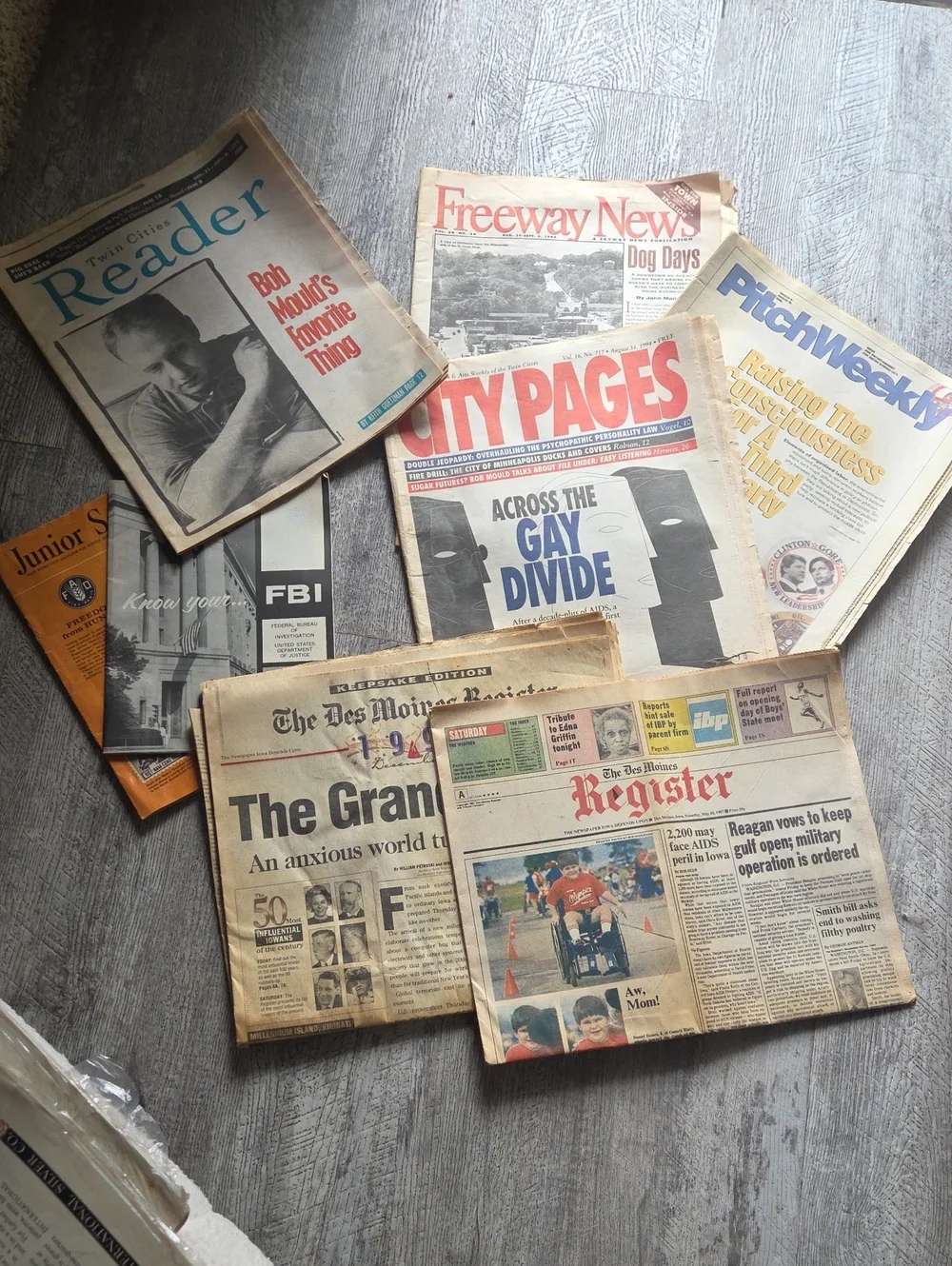 Vintage Newspaper Décor Set - Neutral Tones
